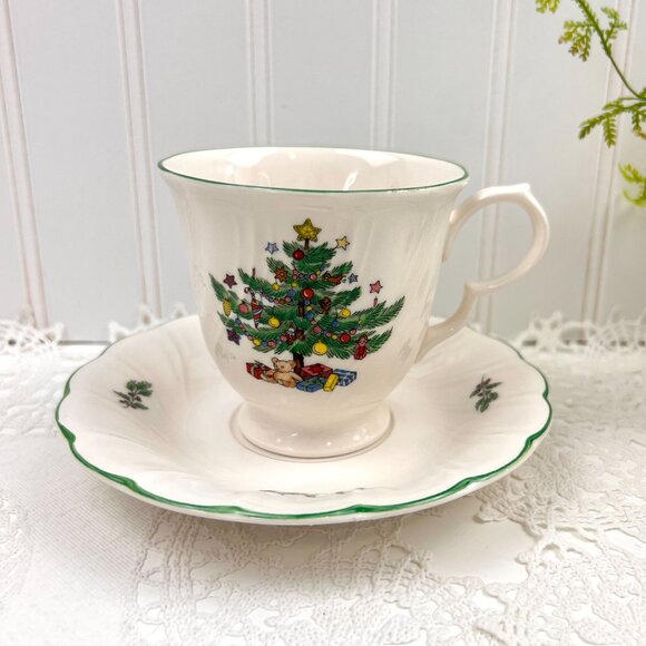 Nikko Happy Holidays 4 Coffee/Tea Cups Saucers Footed Swirl Christmas Tree - Picture 4 of 12